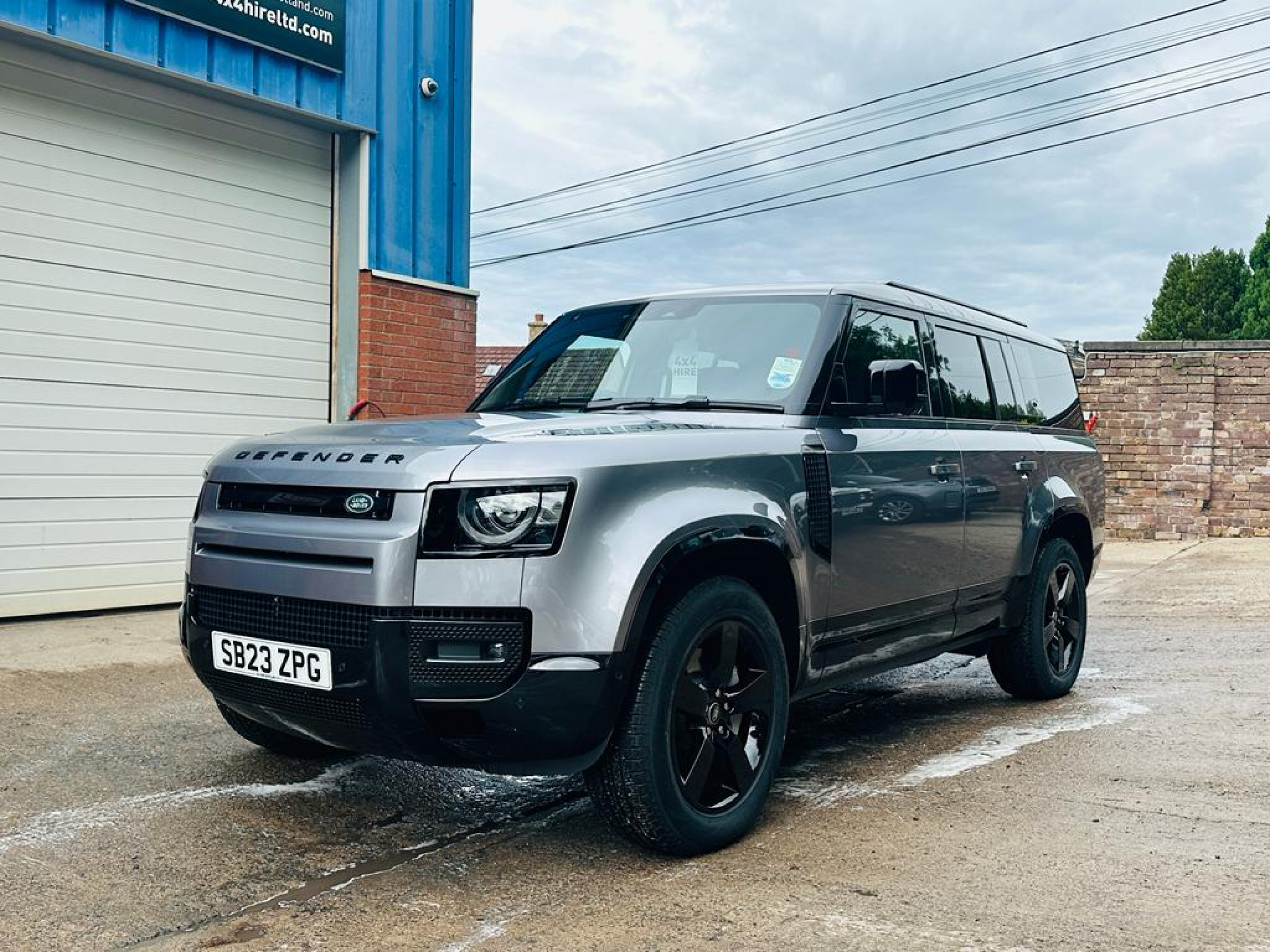 Land Rover Defender 130 New
