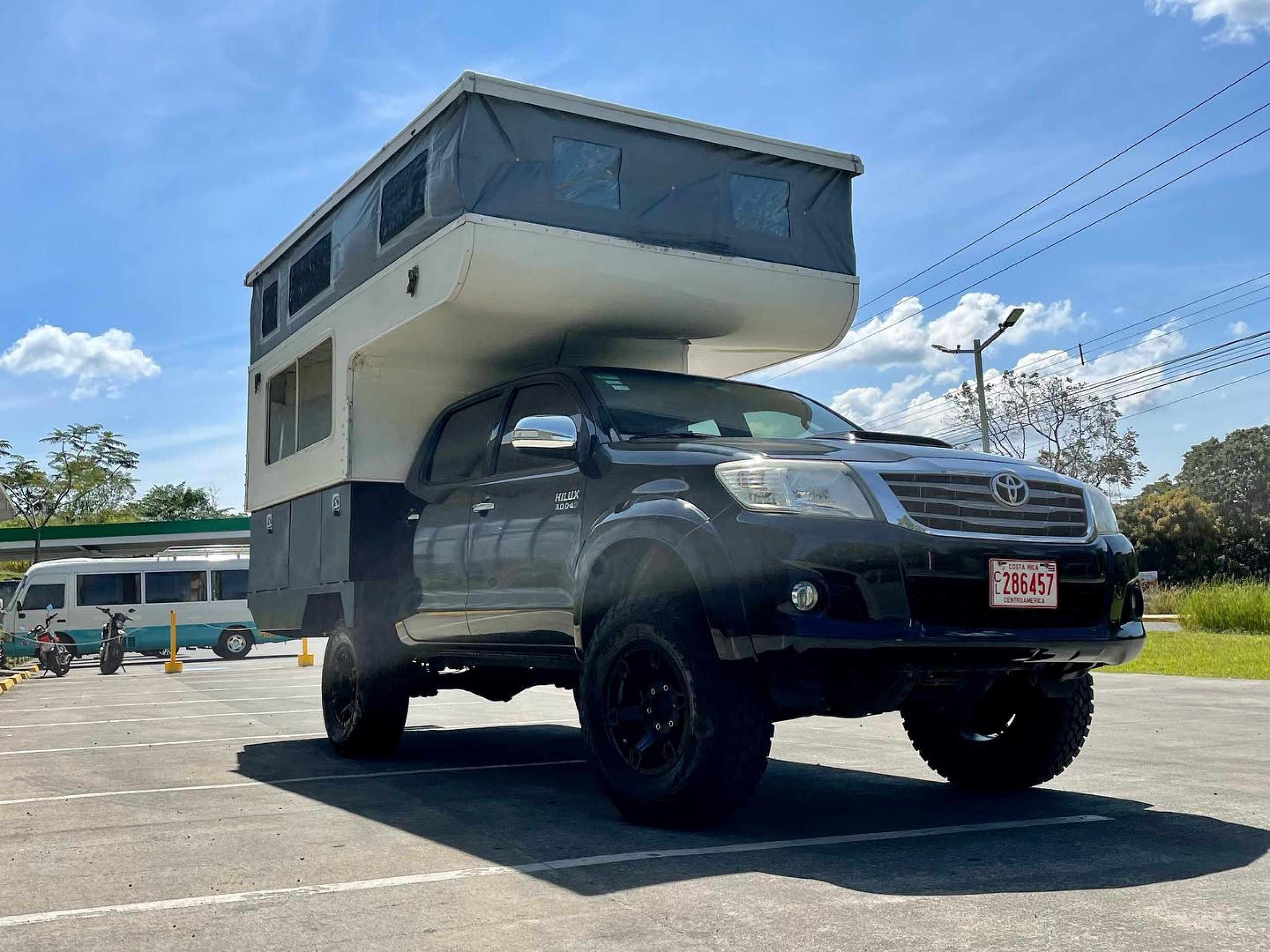 Hilux Urchin Camper 